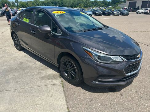 Used 2017 Chevrolet Cruze LT w/ Convenience Package FWD image 3