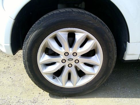 Used 2013 Land Rover LR2 image 17