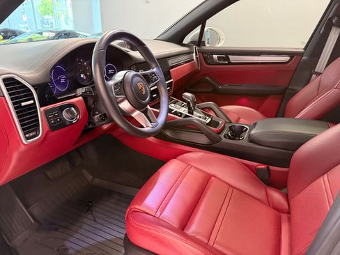 Used 2023 Porsche Cayenne AWD/4WD image 9