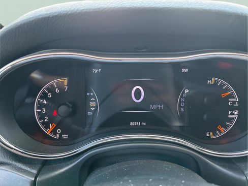 Used 2015 Jeep Grand Cherokee Limited w/ Luxury Group II image 27