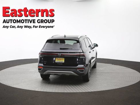 Used 2025 Volkswagen Taos SE FWD image 37
