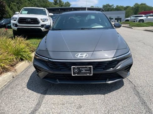 Used 2025 Hyundai Elantra Sport FWD image 8
