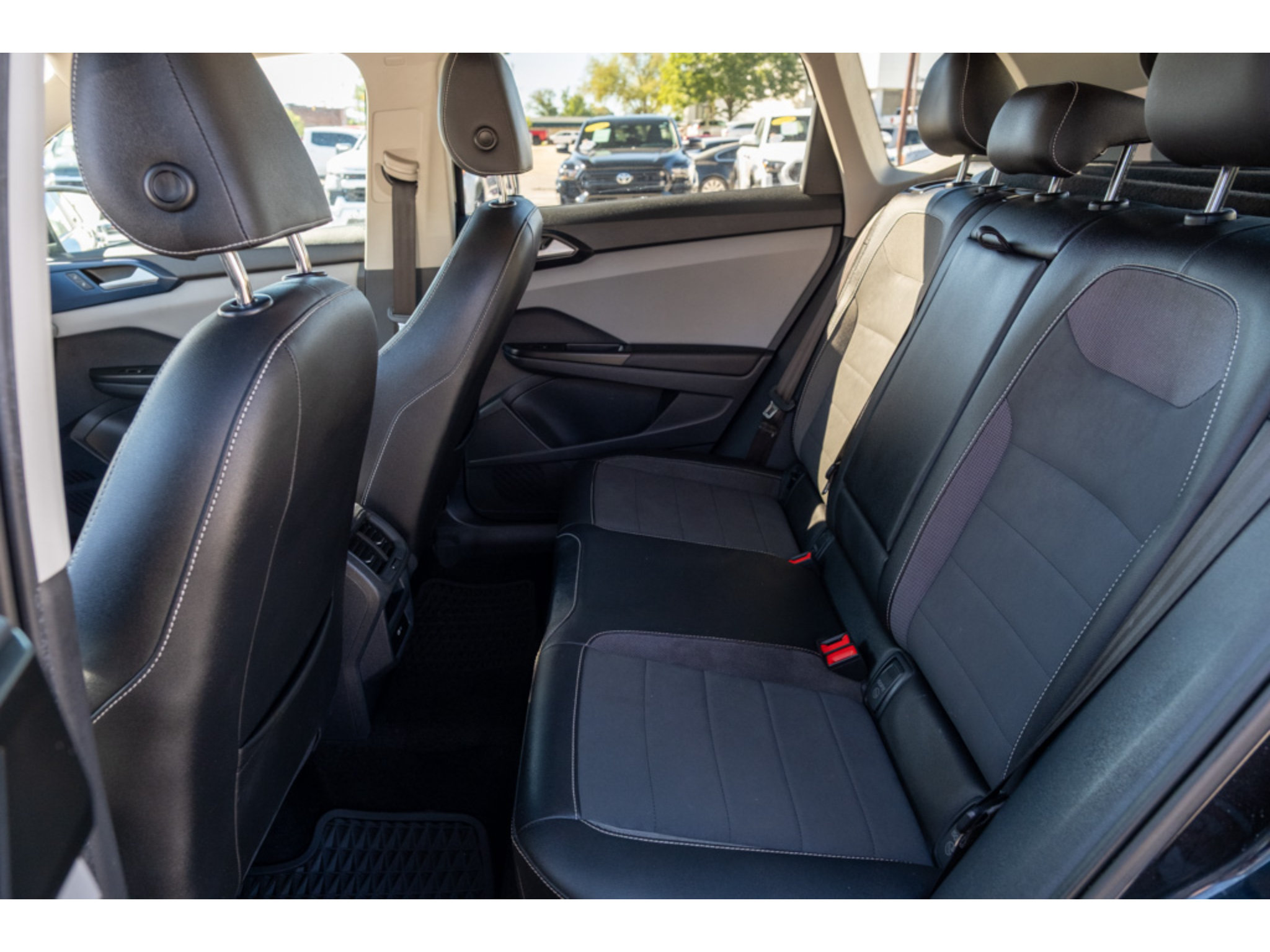 Used 2022 Volkswagen Taos SE FWD image 13