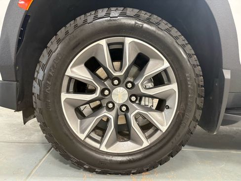 Used 2024 Chevrolet Suburban LT w/ LT Signature Package AWD/4WD image 12