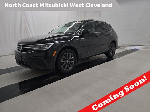 Used 2022 Volkswagen Tiguan SE w/ Panoramic Sunroof Package image 1