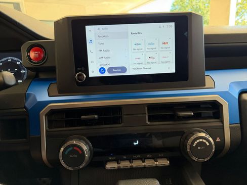 Used 2024 Toyota Tacoma TRD Sport image 17