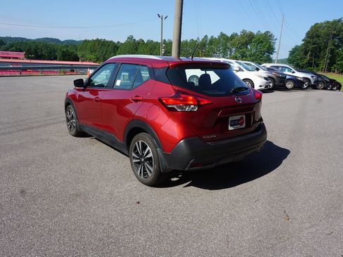 Used 2019 Nissan Kicks SV FWD image 16