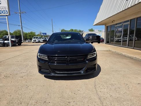 Used 2021 Dodge Charger SXT image 2