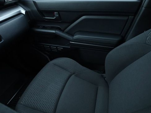 Used 2025 Toyota 4Runner SR5 image 9