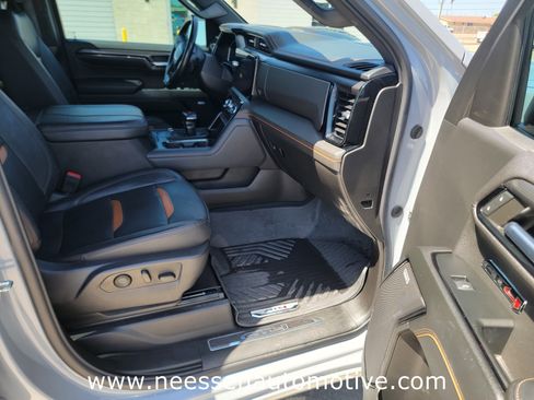 Used 2024 GMC Sierra 1500 AT4 image 12