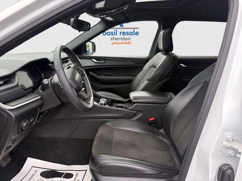 Used 2023 Jeep Grand Cherokee L Laredo AWD/4WD image 8