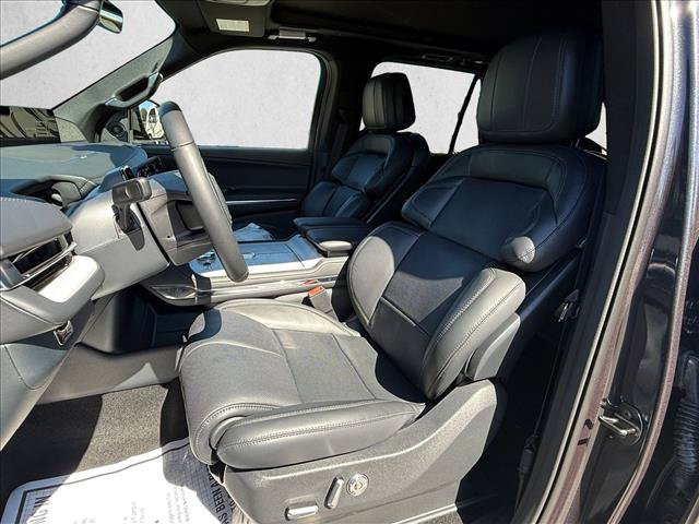 New 2027 Lincoln Navigator Reserve w/ Jet Appearance Package AWD/4WD image 4