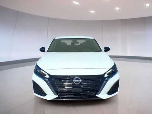 Used 2025 Nissan Altima 2.5 SV image 8