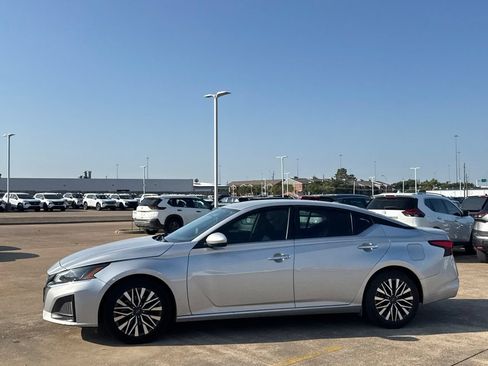 Certified 2023 Nissan Altima 2.5 SV FWD image 12