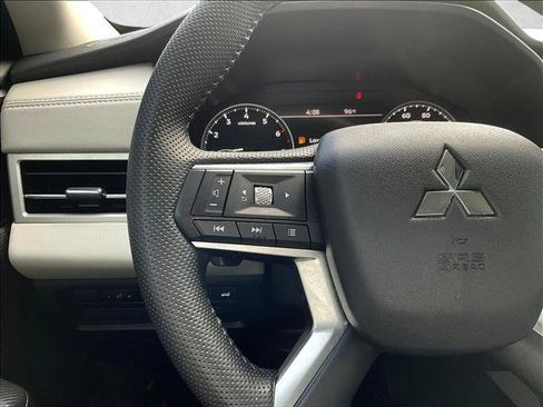 Used 2025 Mitsubishi Outlander SE FWD image 15