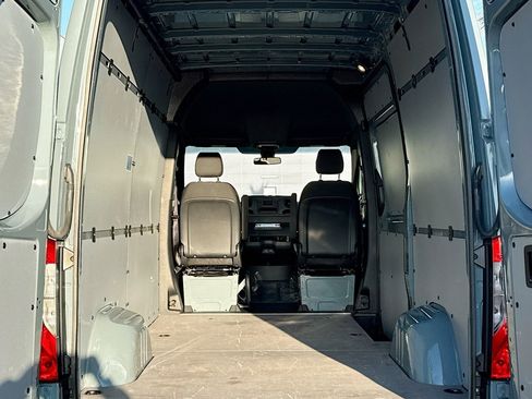 Used 2025 Mercedes-Benz Sprinter 2500 image 20