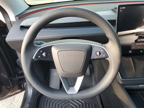 Used 2026 Tesla Model Y 2WD image 19