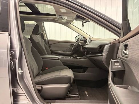 Used 2021 Nissan Rogue SV FWD image 11