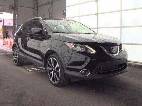 Used 2018 Nissan Rogue Sport SL image 3