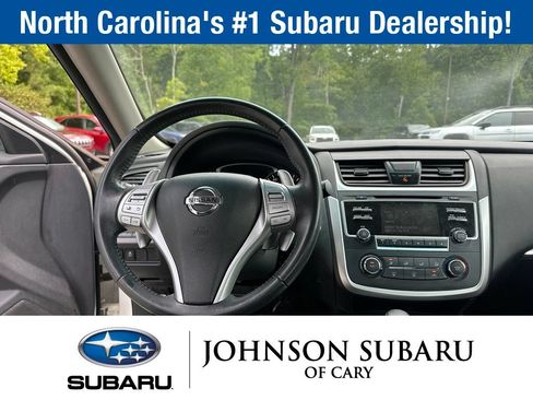 Used 2017 Nissan Altima 2.5 SR FWD image 8