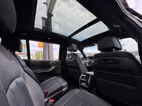 Used 2022 BMW X7 xDrive40i w/ Premium Package image 28