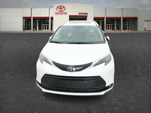 New 2026 Toyota Sienna XLE FWD image 16