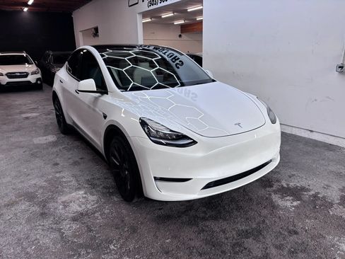 Used 2022 Tesla Model Y Long Range AWD/4WD image 2