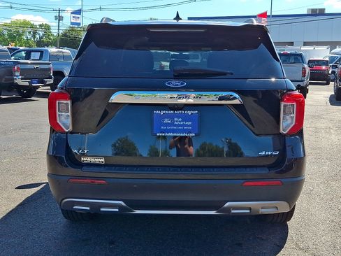 Used 2022 Ford Explorer XLT w/ Equipment Group 202A AWD/4WD image 6