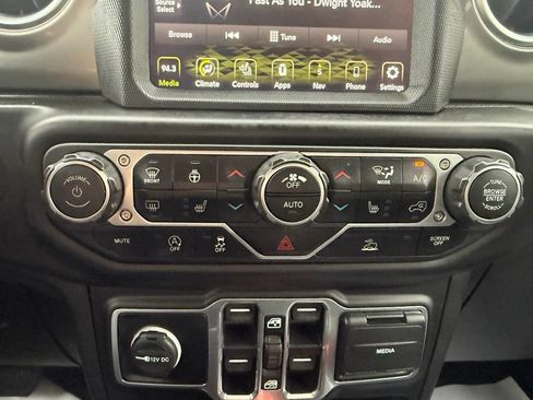 Used 2020 Jeep Gladiator Overland AWD/4WD image 27