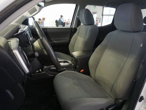 Used 2017 Toyota Tacoma SR5 image 16