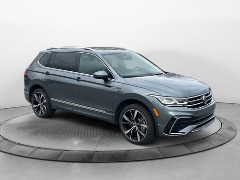 Certified 2024 Volkswagen Tiguan SEL R-Line image 1