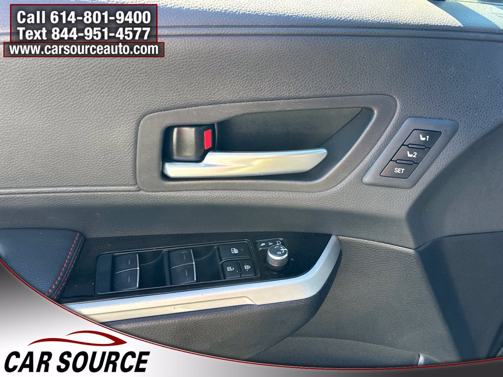 Used 2025 Toyota Sienna XSE w/ XSE Premium Package FWD image 14