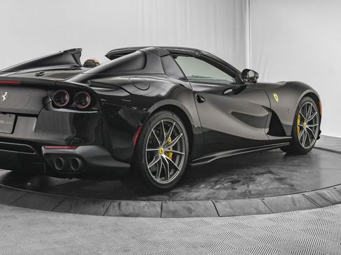 Used 2022 Ferrari 812 GTS image 9