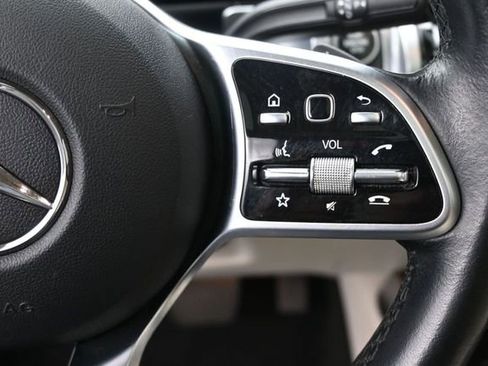 Used 2023 Mercedes-Benz GLB 250 w/ Premium Package image 2