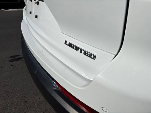 Used 2023 Jeep Grand Cherokee L Limited w/ Luxury Tech Group II AWD/4WD image 4