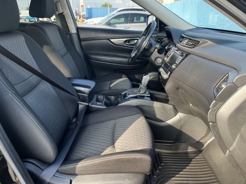 Used 2020 Nissan Rogue SV FWD image 16