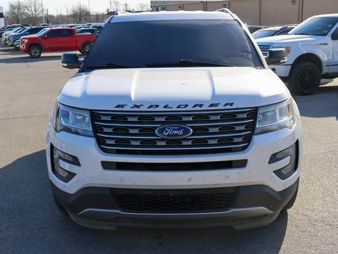 Used 2016 Ford Explorer XLT w/ Equipment Group 202A image 2