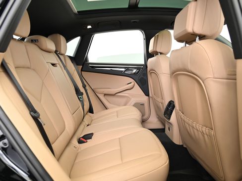 Used 2025 Porsche Macan image 22