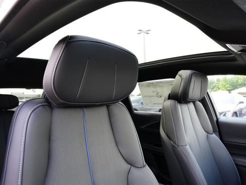 New 2025 Cadillac Lyriq Luxury image 28