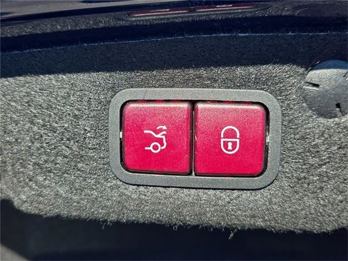 Used 2018 Mercedes-Benz C 300 Sedan image 24