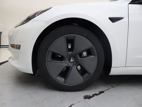 Used 2023 Tesla Model 3 Standard Range image 12