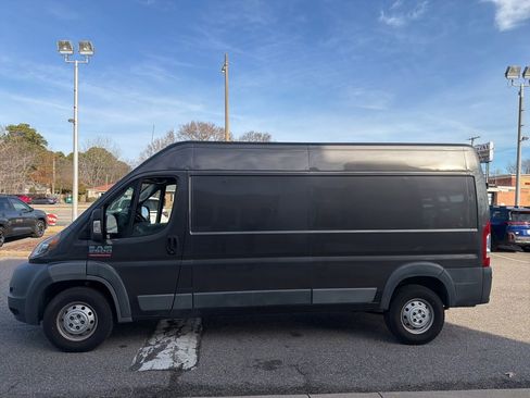 Used 2018 RAM ProMaster 2500 w/ Interior Convenience Group image 7