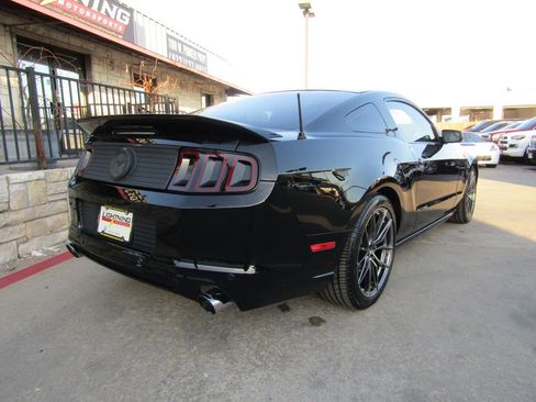 Used 2013 Ford Mustang Premium image 4