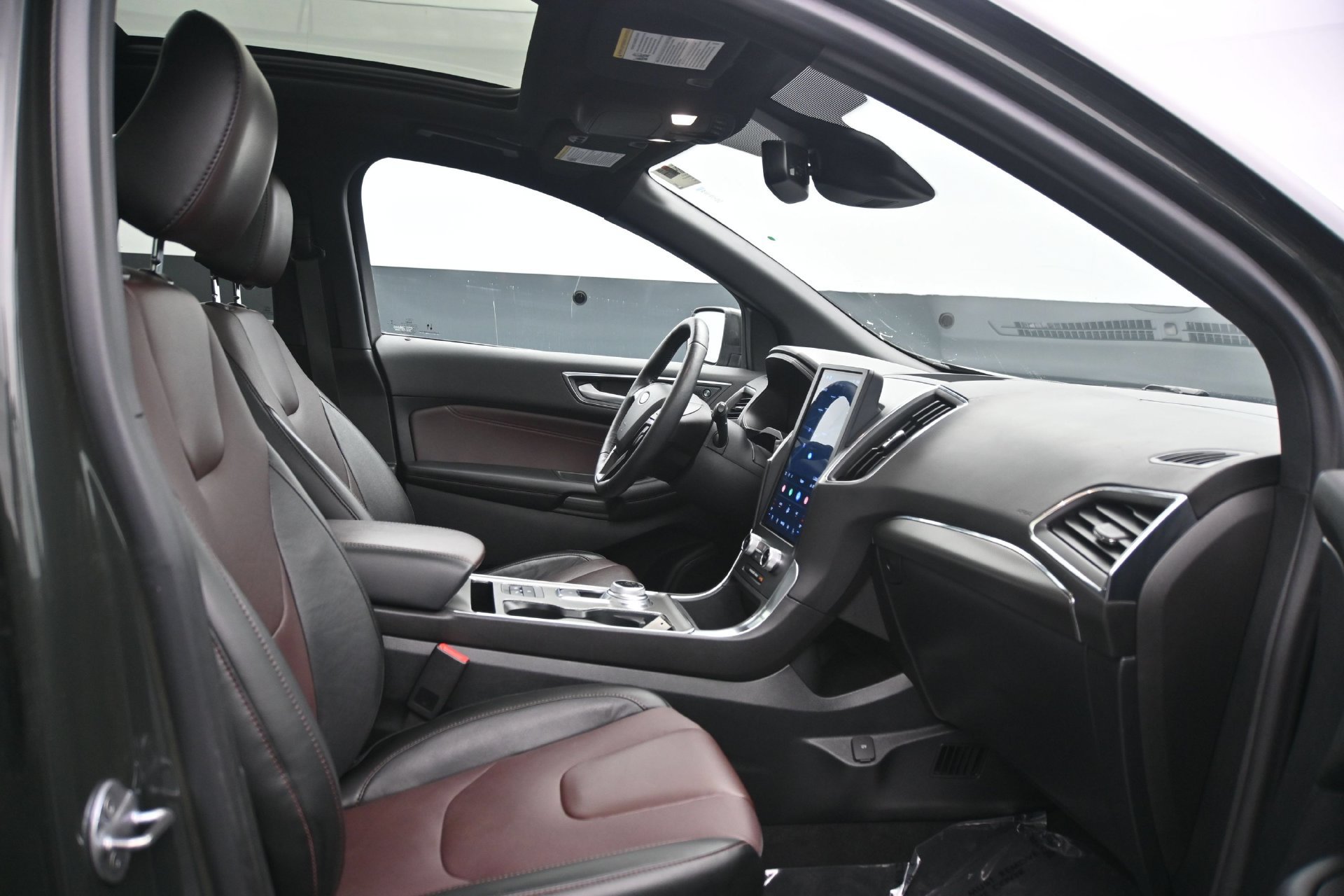 Used 2022 Ford Edge Titanium w/ Equipment Group 301A AWD/4WD image 13