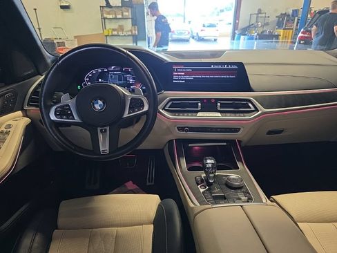 Used 2022 BMW X7 M50i w/ Dynamic Handling Package AWD/4WD image 4