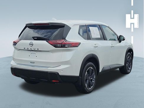 Used 2026 Nissan Rogue SV FWD image 4