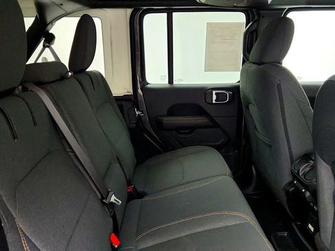 Used 2025 Jeep Wrangler Unlimited Sahara AWD/4WD image 21