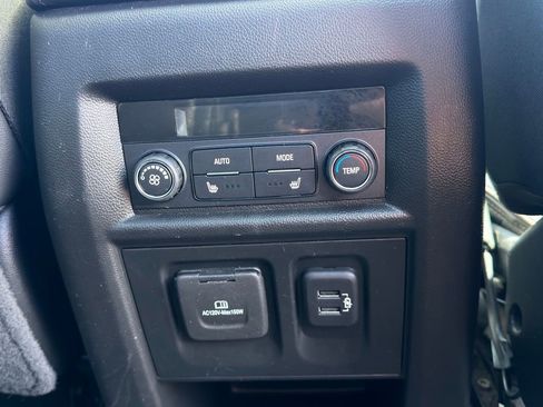Used 2023 Chevrolet Traverse High Country FWD image 7