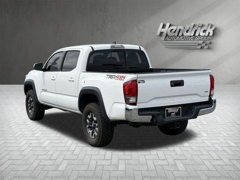 Used 2017 Toyota Tacoma TRD Off-Road w/ Tow Package (A/T) AWD/4WD image 8