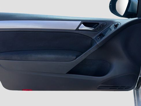 Used 2010 Volkswagen Golf 2-Door image 20